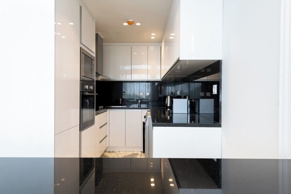 Apartment, Balcony, Golf View | Private kitchen