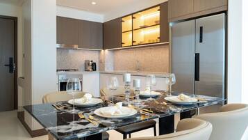 Deluxe Apartment, Balcony, Sea View | Private kitchen | Full-size fridge, microwave, oven, stovetop