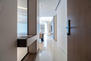 Deluxe Apartment, Balcony, Sea View | Living area | 125-cm flat-screen TV with digital channels, Netflix, streaming services - KeyRock Stylish Apartment Jumeirah View (Dubai)