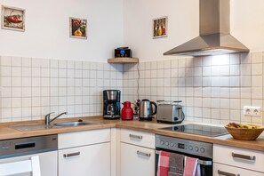 Geladeira, fogão, cooktop, lava-louças