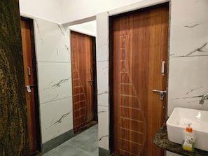 Family Room | Bathroom