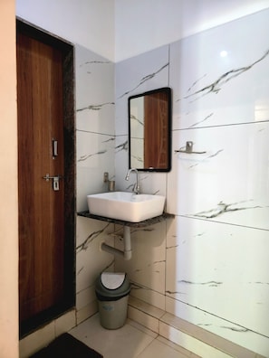 Classic Room | Bathroom