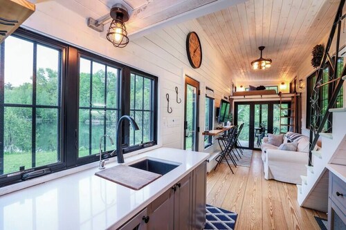 Hidden Retreat 4-homes 134 Acres