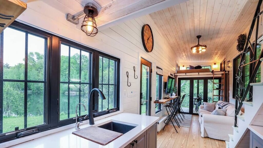 Hidden Retreat 4-homes 134 Acres