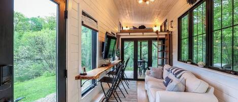 Apartment | 11 bedrooms, Internet