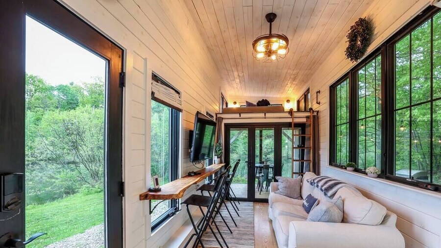 Hidden Retreat 4-homes 134 Acres