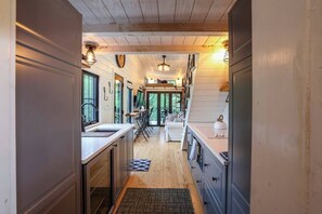 Apartment | 11 bedrooms, Internet