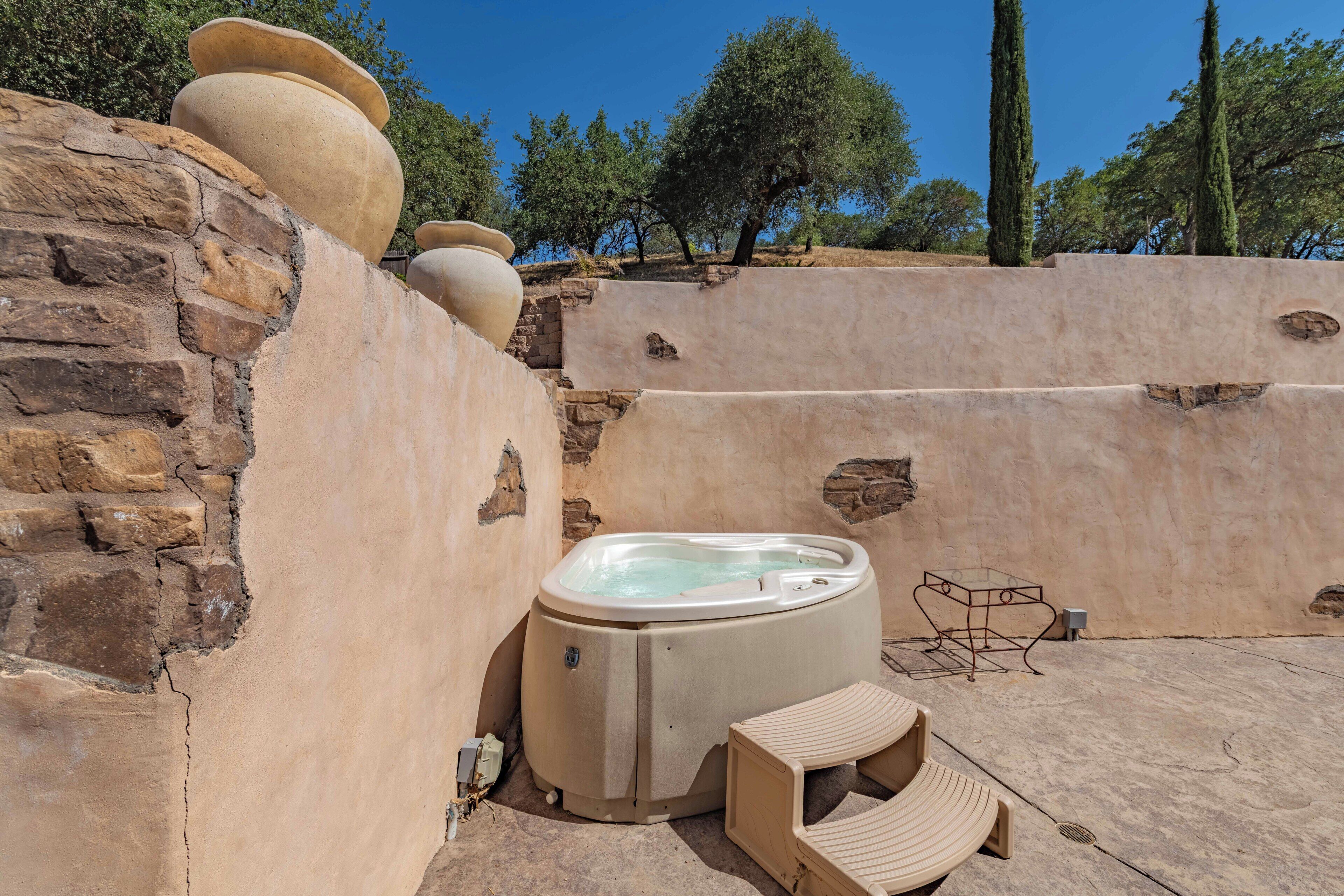 Outdoor spa tub