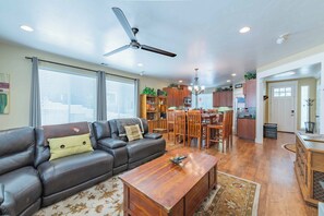 Smart TV, fireplace, DVD player, offices