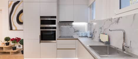 Fridge, microwave, oven, stovetop