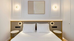 2 bedrooms, desk, iron/ironing board, travel cot - Michalakopoulou Corner & Bright Apartment, Luxury (Athens)