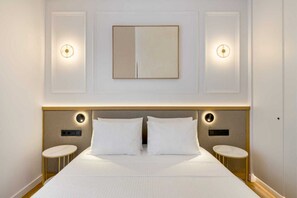 2 bedrooms, desk, iron/ironing board, travel cot