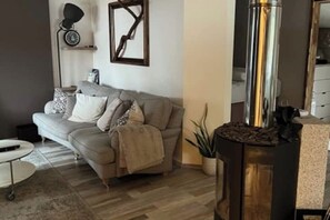 Living area - Cheerful house with sauna and bathtub (Uppsala län)