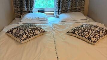 2 Schlafzimmer, BĂŒgeleisen/BĂŒgelbrett, Internetzugang, BettwĂ€sche