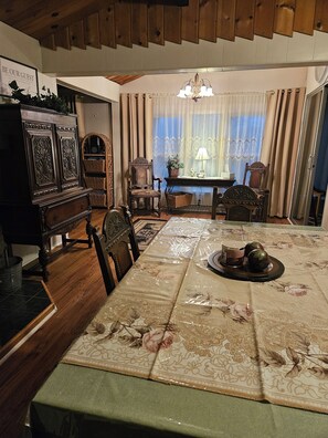 Dining - The Blue Heron Cabin (Harrison)