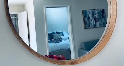 Ivy Cottage Two Bedroom & Garden in Temple Fortune