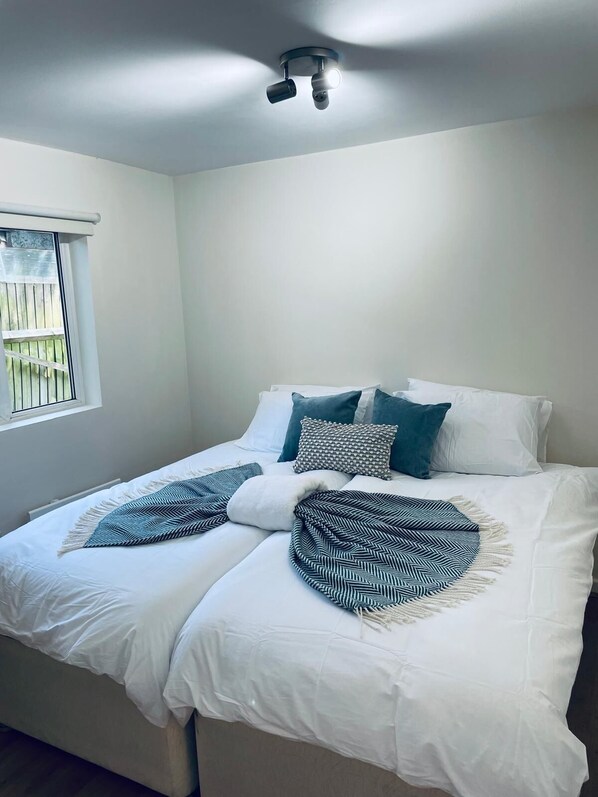 Iron/ironing board, WiFi, bed sheets
