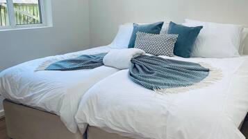 2 bedrooms, iron/ironing board, WiFi, bed sheets