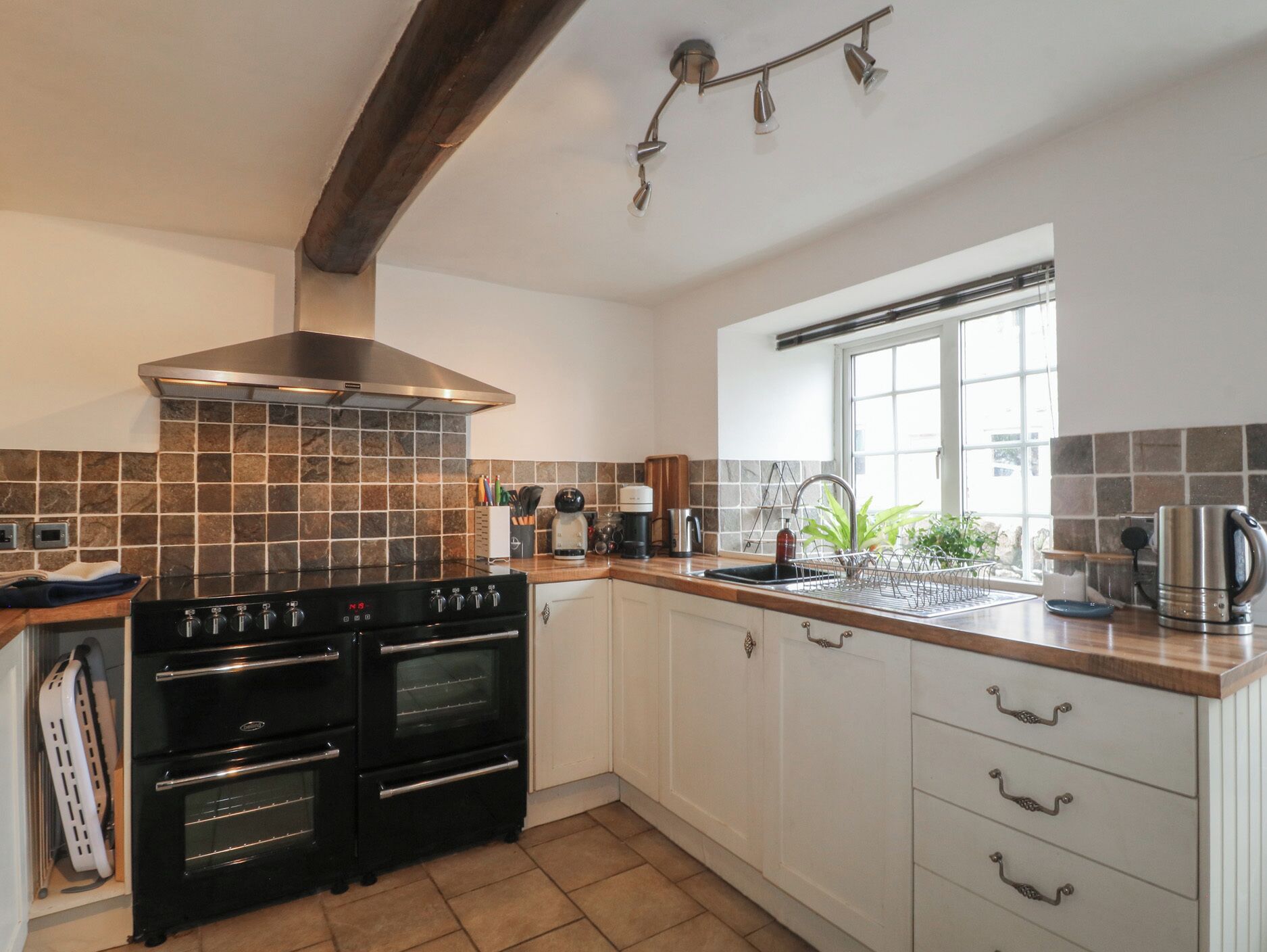 Dishwasher, cookware/dishes/utensils