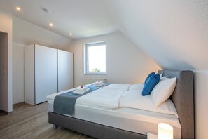 1 bedroom, travel cot, free WiFi, bed sheets