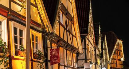 Central, stylish and modern holiday apartment with balcony and box-spring beds