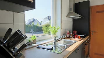 Kaffetrakter/tekoker, kjøleskap, mikrobølgeovn og ovn