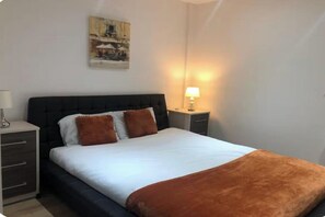 1 habitación, tabla de planchar con plancha, wifi y ropa de cama 