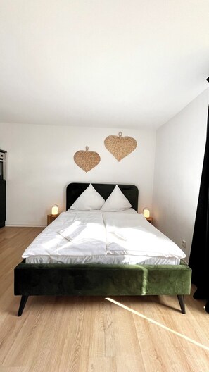 1 bedroom, iron/ironing board, WiFi, bed sheets - Furnished studio apartment with balcony in the Hanover-Mittelfeld district (Hannover)