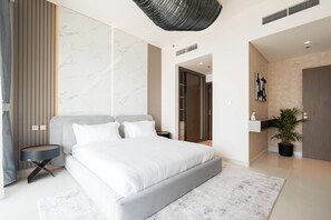 Appartement Deluxe, balcon, vue sur la mer | Literie de qualité, lit avec matelas en mousse à mémoire, coffre-fort