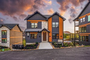 Exterior - NEW Private Pool & Waterpark, Close to attractions (Sevierville)
