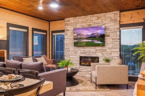 Smart TV, fireplace, video games - NEW Private Pool & Waterpark, Close to attractions (Sevierville)