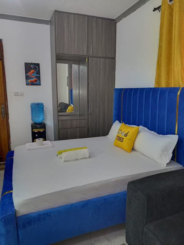 1 bedroom, iron/ironing board, internet