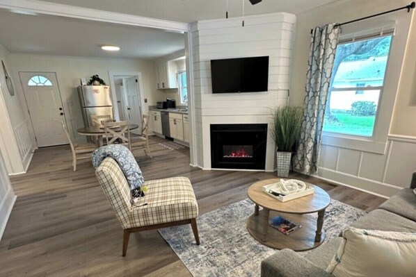 Smart TV, fireplace
