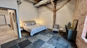 Desk, iron/ironing board, WiFi