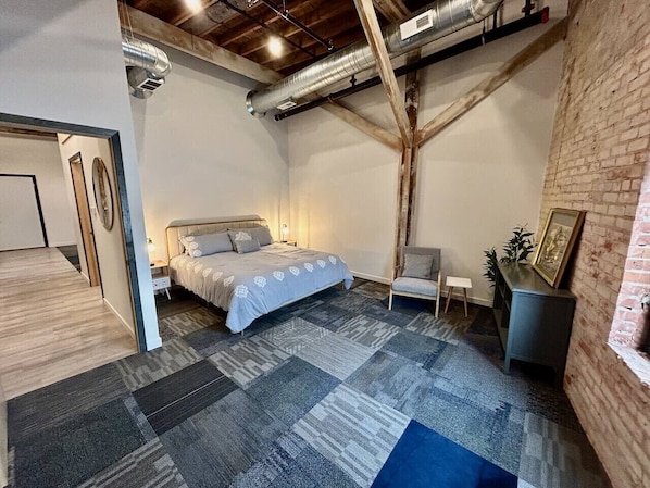 2 habitaciones, escritorio, tabla de planchar con plancha y wifi
