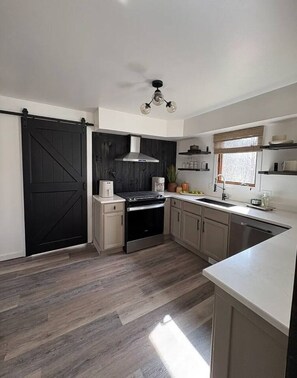 Fridge, microwave, oven, stovetop - Modern Home in Galena Territory (Galena)