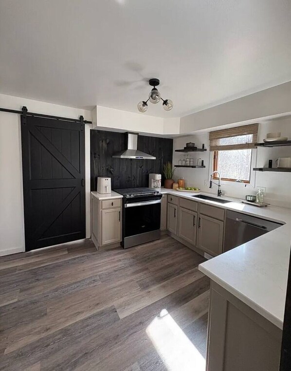 Fridge, microwave, oven, stovetop