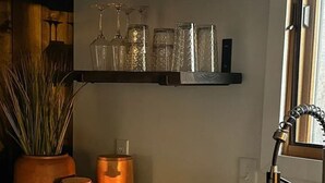 咖啡機/沖茶器、雪櫃、微波爐、焗爐