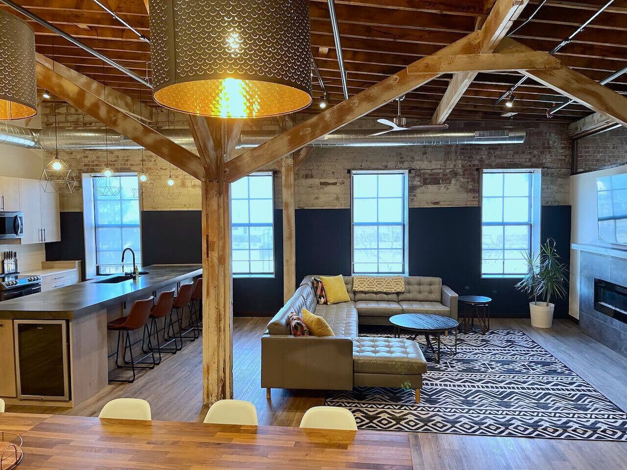 Een televisie, een open haard en videogames