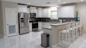 House, 3 Bedrooms | Private kitchen | Fridge, oven, coffee/tea maker, toaster