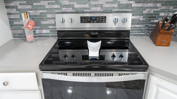 House, 3 Bedrooms | Private kitchen