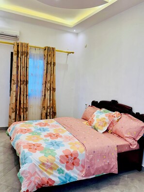 2 habitaciones, tabla de planchar con plancha, wifi y ropa de cama
