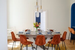 Dining - Beautiful Downtown House – Sleeps 6 – 2 Parking Spaces (Les Sables-d´Olonne)