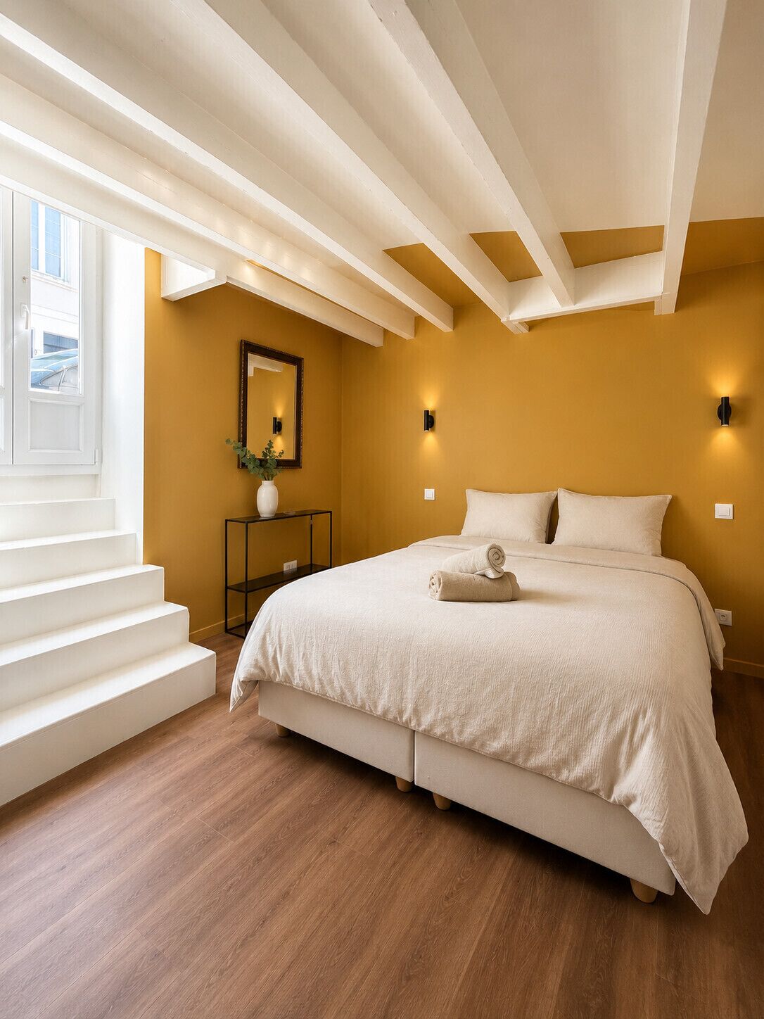 5 bedrooms, iron/ironing board, free WiFi, bed sheets