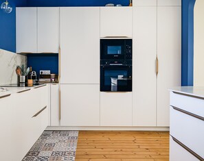 Kühlschrank, Mikrowelle, Ofen, Geschirrspüler