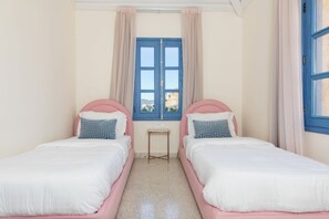 2 bedrooms, internet, bed sheets - Baiit Dora (Batroun)