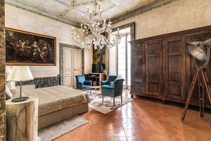 デラックス ダブルルーム キングベッド 1 台 | ミニバー、客室ごとに異なるインテリア、デスク、WiFi (無料)