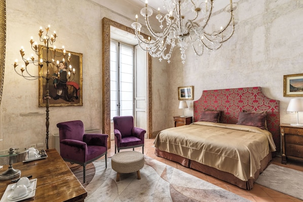 Deluxe Double Room, 1 King Bed | Minibar, desk, free WiFi, bed sheets