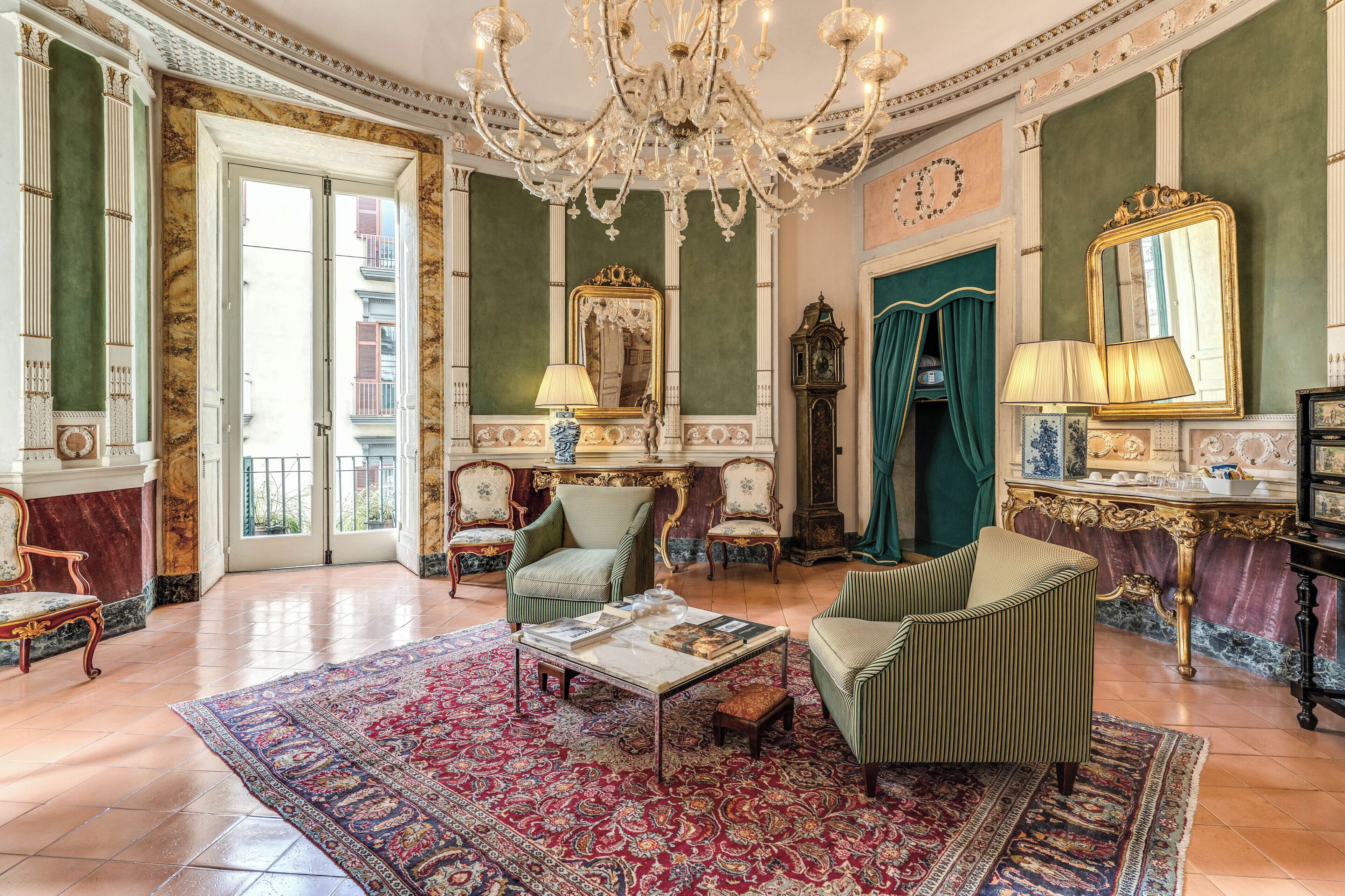 Suite Executive | Area soggiorno | TV LED 32 pollici con canali digitali