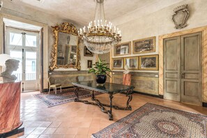 Perincian bahagian dalam